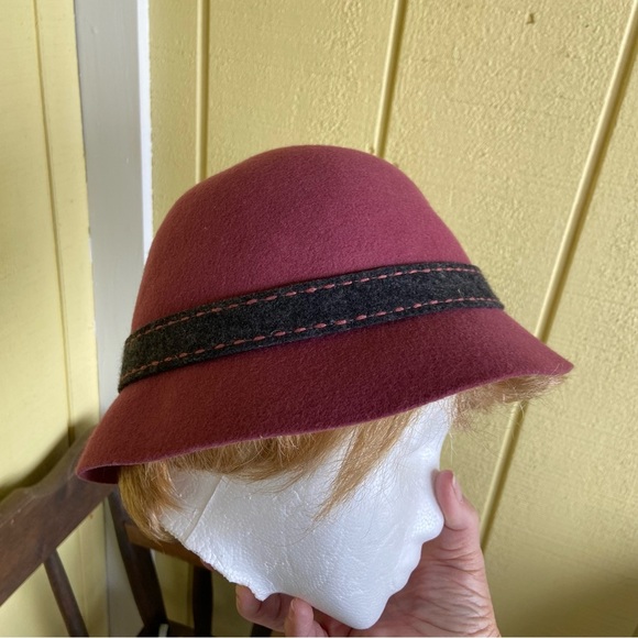 Two fabulous bucket hats in 100% wool. Warm and one size fits all. So stylin’. - Picture 11 of 13